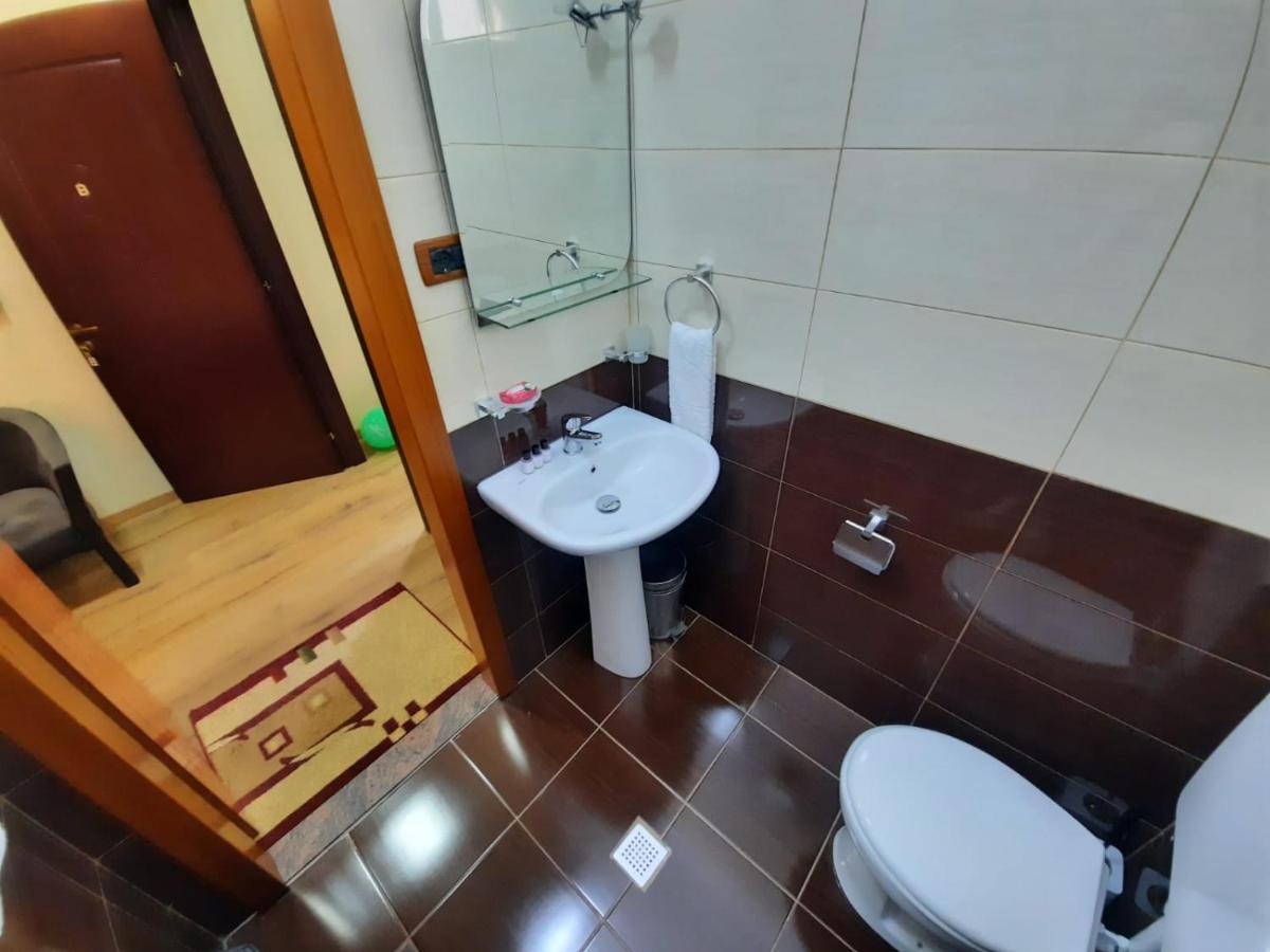 Villa 53 Tirana Bagian luar foto