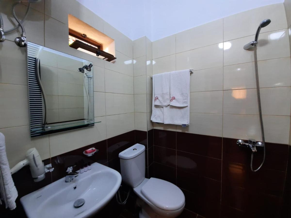 Villa 53 Tirana Bagian luar foto
